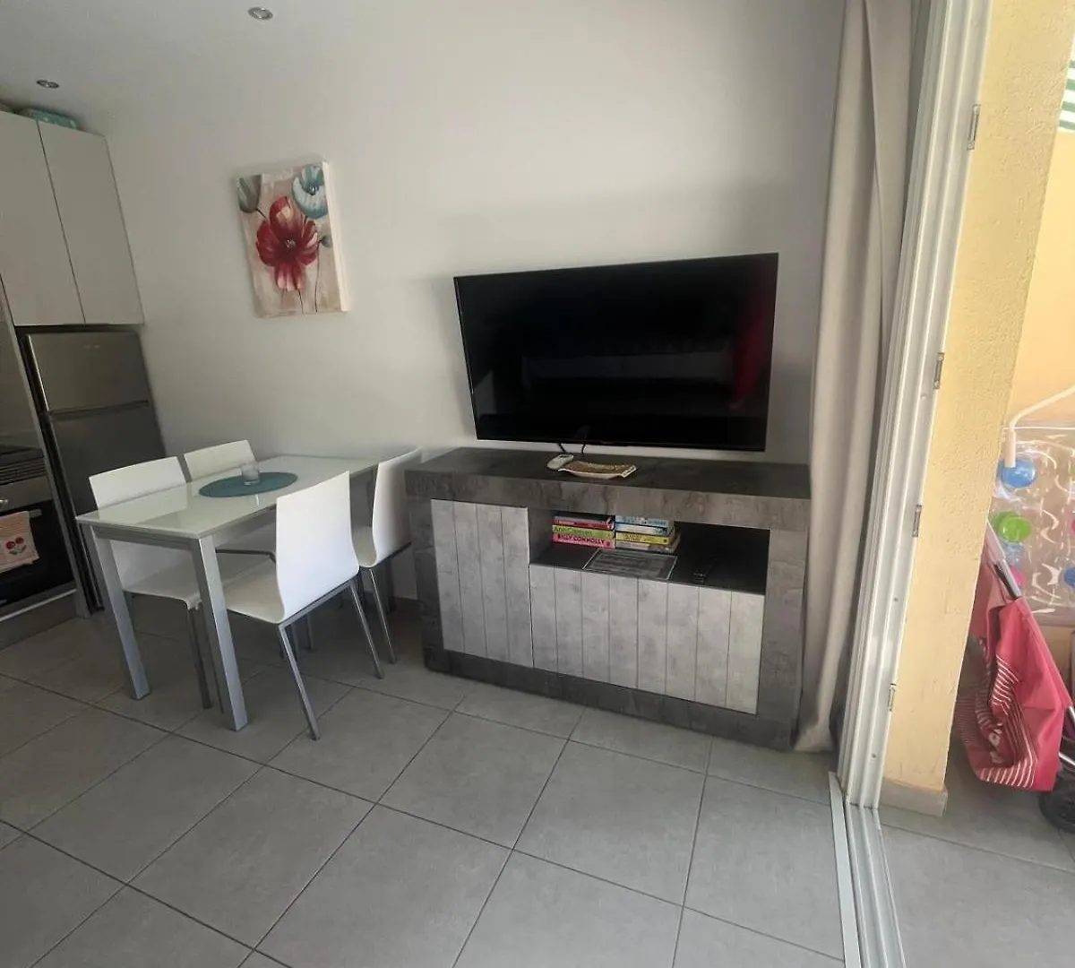 Lovely Sunny Apartment -Emanuela Mareverde アデヘ 0*,  スペイン