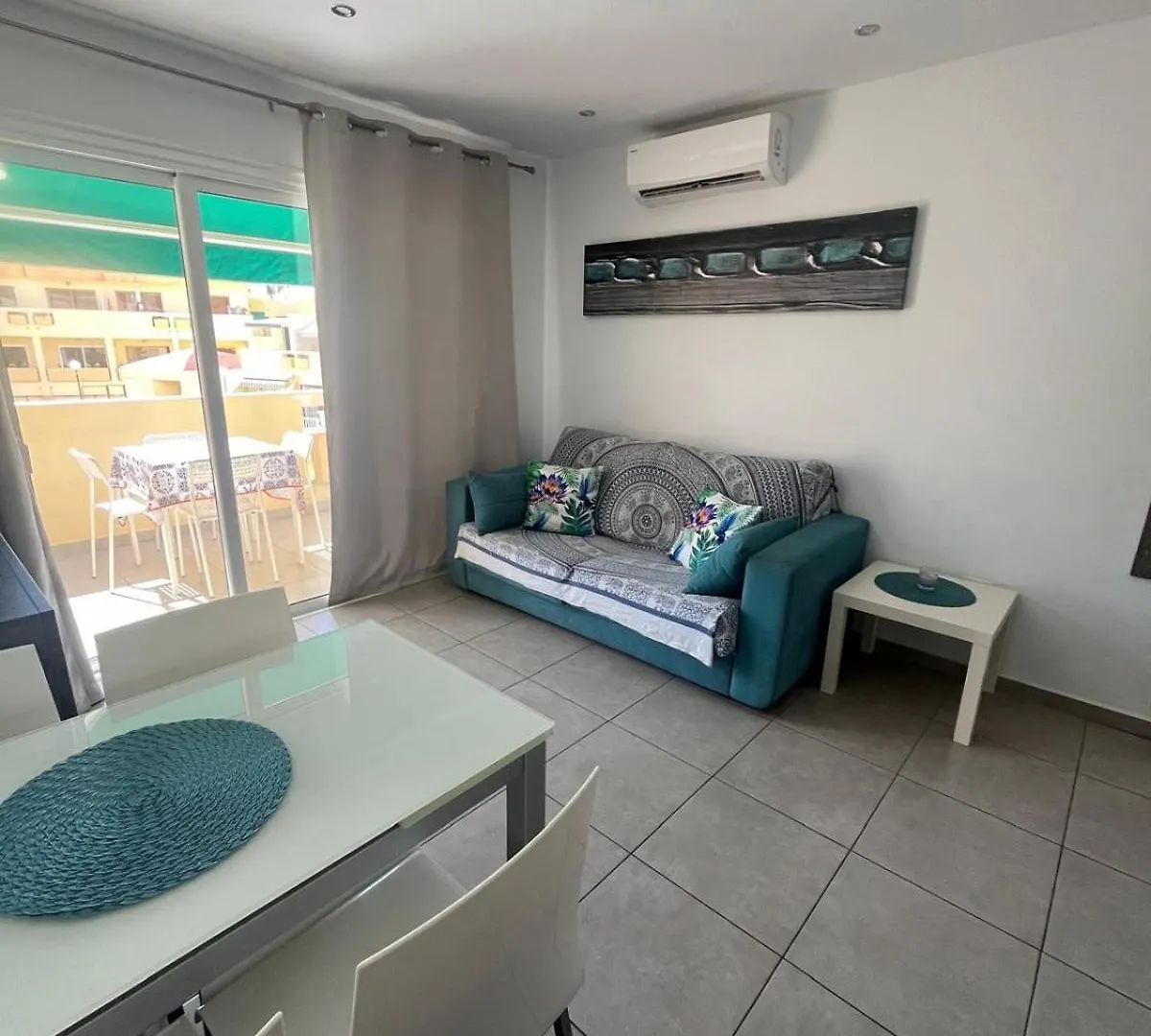 Lovely Sunny Apartment -Emanuela Mareverde アデヘ