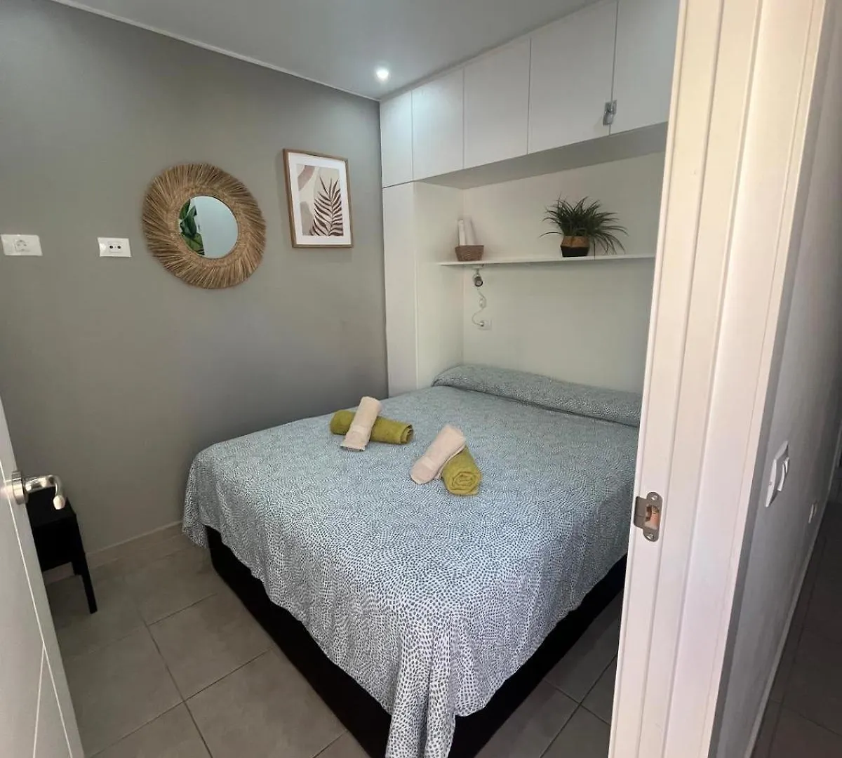 Lovely Sunny Apartment -Emanuela Mareverde アデヘ 0*,  スペイン