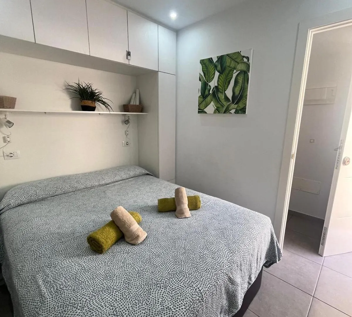 Lovely Sunny Apartment -Emanuela Mareverde アデヘ